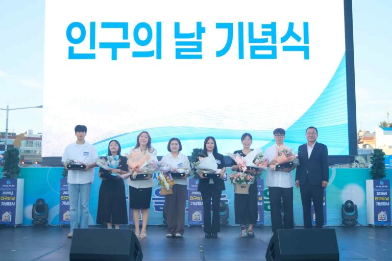 7. 13. - 통영의 미래, 마음으로 잇다 2026년 인구의 날 기념행사 성황리 개최 3(표창시상)